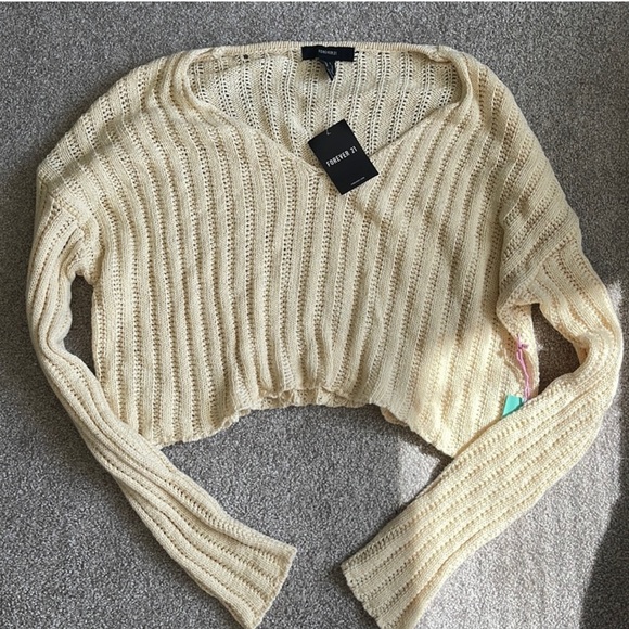 Cropped sweater - Picture 1 of 3